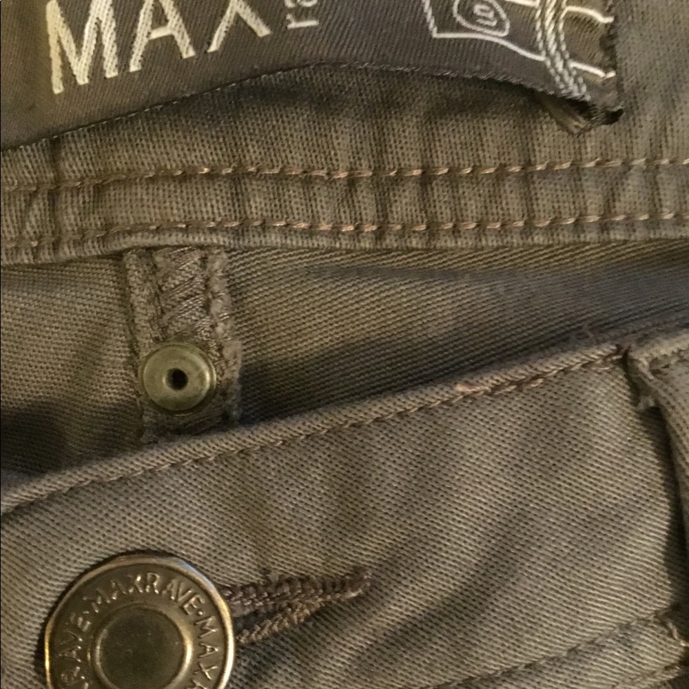 Max Rave.  Gray Short. Size 9 $40 - Picture 11 of 11